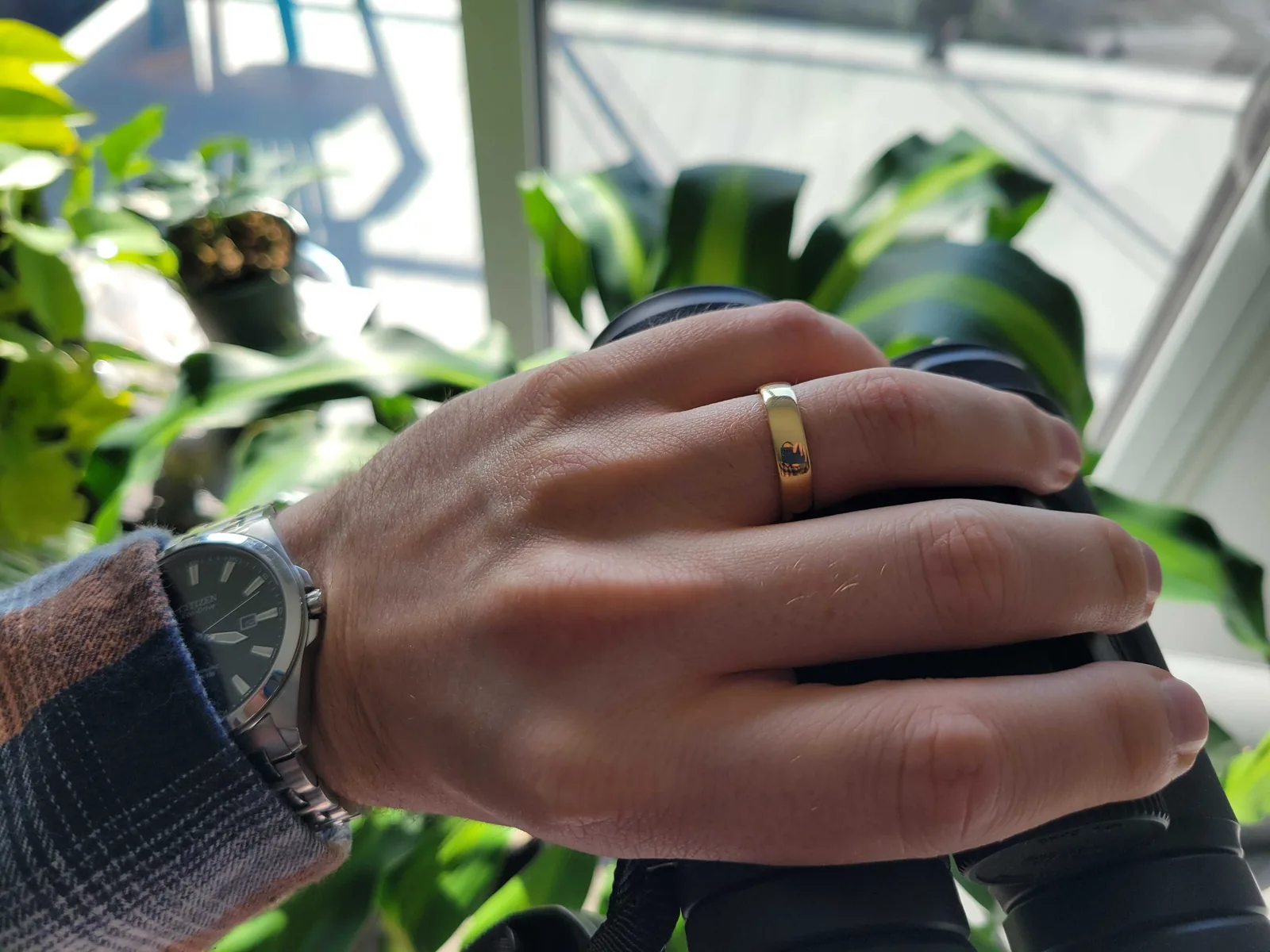 A plain gold wedding ring