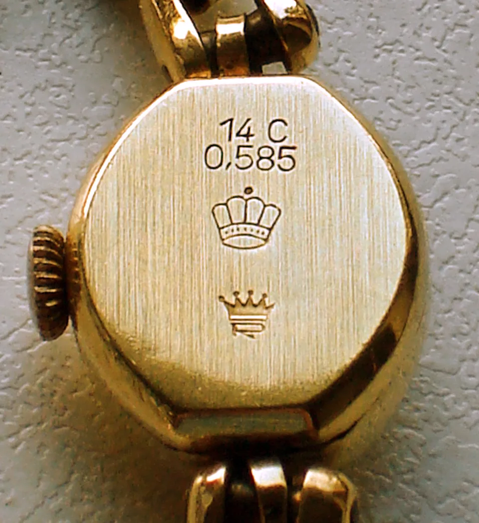 0,585 (14 karat) gold stamp on the back of a gold watch